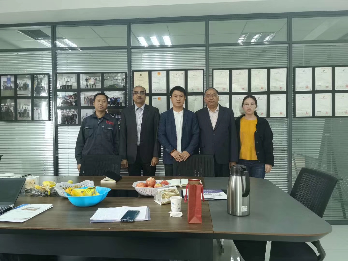 مشتری از هند از ماشین آلات JNH برای خط تولید شیر موتور اتوماتیک بازدید کرد2019-11-13